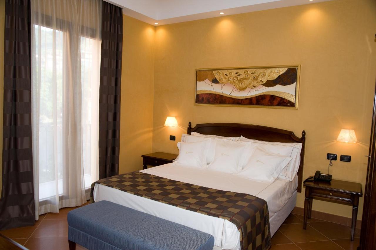 Artemis Hotel Cefalu Exterior photo